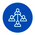 kleine Gruppe Blaues, kreisförmiges Symbol, das ein weißes Netzwerkdiagramm zeigt, in dem ein zentraler Nutzer mit drei kleineren Nutzern verbunden ist.